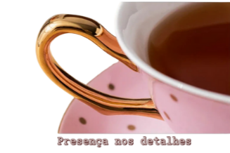 Conjunto Xícara com Pires de Porcelana Dubai – Estampa Listrada ou de Poá com Alça Dourada (50ml)