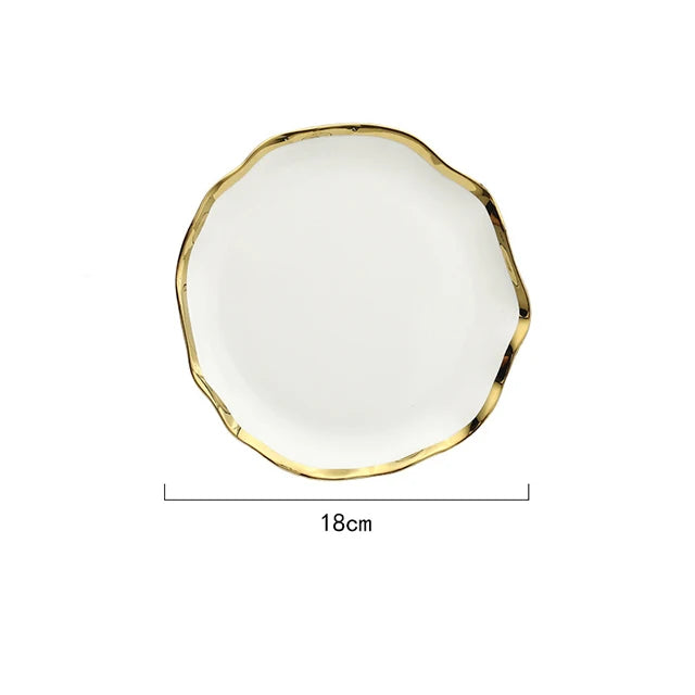 Conjunto de Louças em Cerâmica Preta e Branca com Borda Dourada – Elegância Atemporal com Design Esculpido