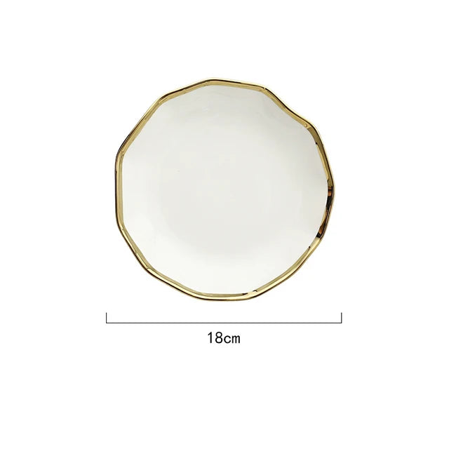 Conjunto de Louças em Cerâmica Preta e Branca com Borda Dourada – Elegância Atemporal com Design Esculpido