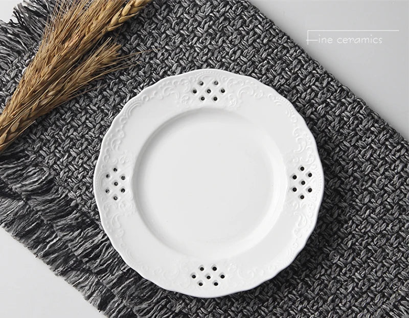 Pratos de Cerâmica com Textura Artesanal – Bordas Irregulares para Mesa Posta Natural e Elegante