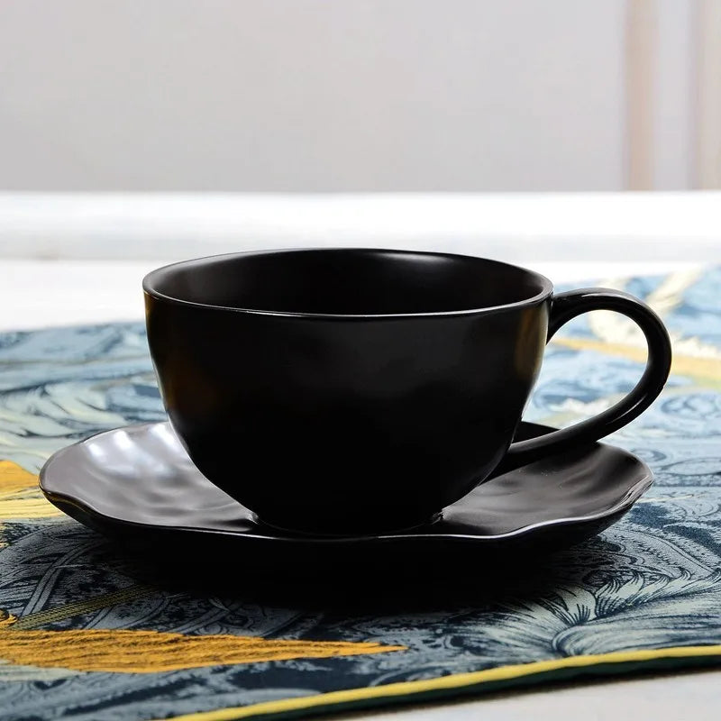 Conjunto Xícara de Chá Dubai em Porcelana Vitrificada com Alça e Borda Dourada – 50ml