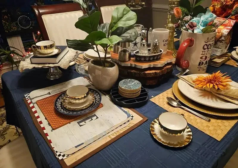 Conjunto Xícara, Pires e Colher com Detalhes Dourados – Cerâmica Fina para Café Espresso ou Chá (75ml)