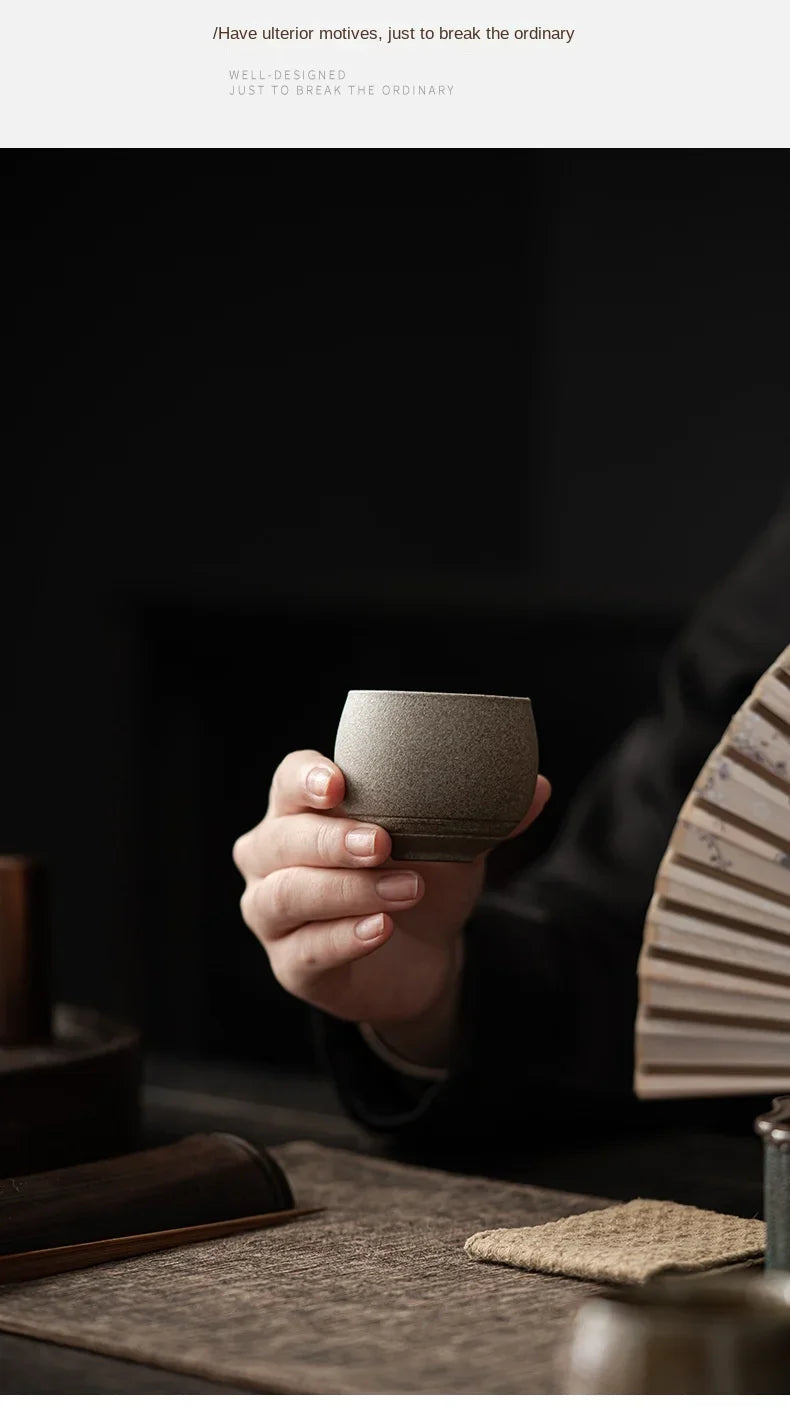 Xícara de Chá em Cerâmica Grés Estilo Japonês – Acabamento Artesanal e Formato Contemplativo