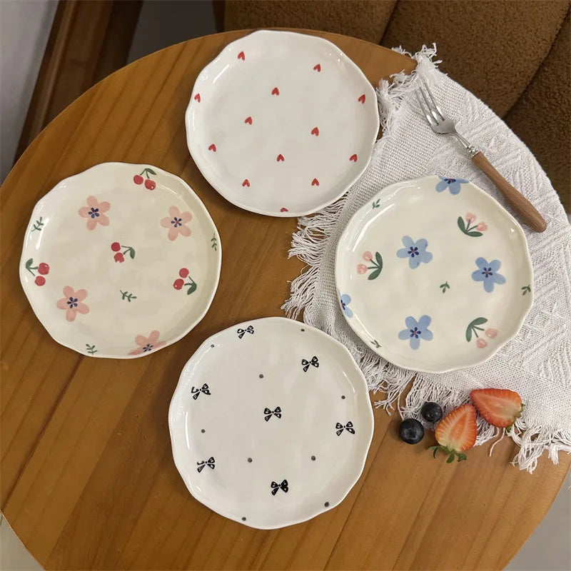 Kit com 5 Pratos de Cerâmica Orgânica – Pintados à Mão com Estampas Florais e Românticas