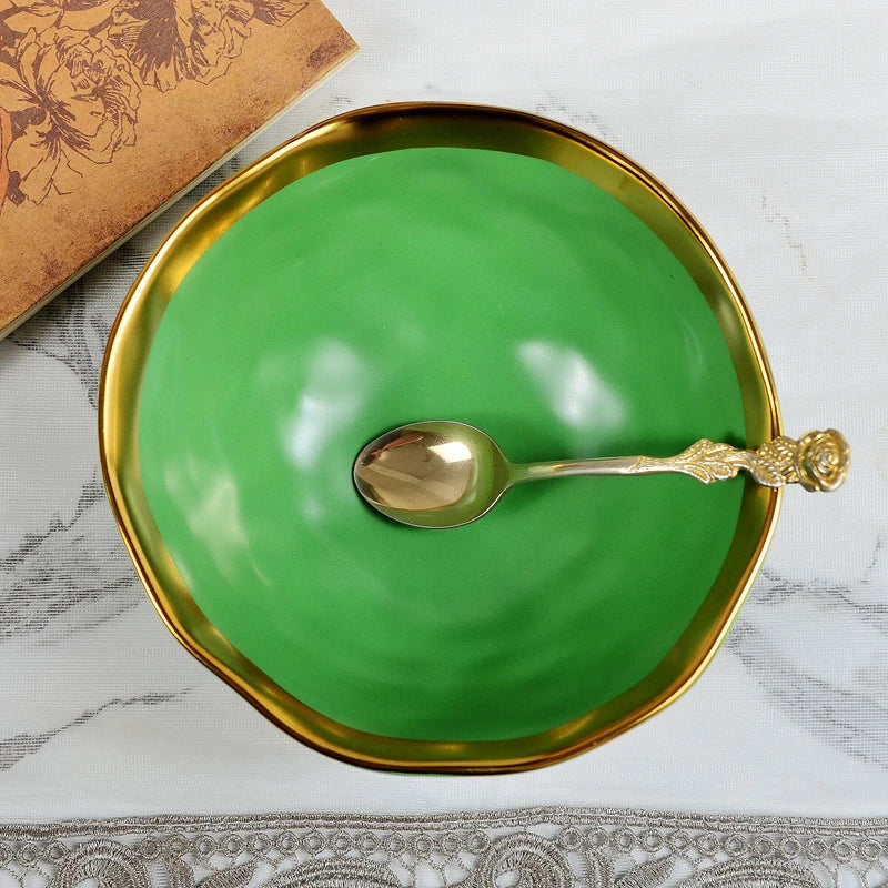 Tigela de Cerâmica Verde com Borda Dourada – 15cm, Acabamento Vitrificado e Design Elegante