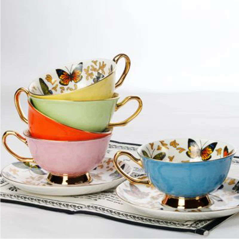 Xícara com Pires Jardineira em Porcelana Fina – Estampa de Borboletas Coloridas (220ml)