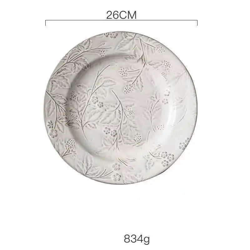 Louças Ornamentadas em Cerâmica com Relevo Clássico – Pratos, Canecas e Conjunto de Café Elegante