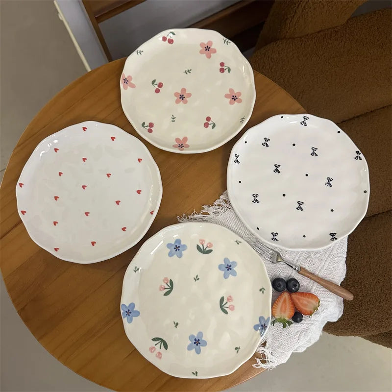 Kit com 5 Pratos de Cerâmica Orgânica – Pintados à Mão com Estampas Florais e Românticas