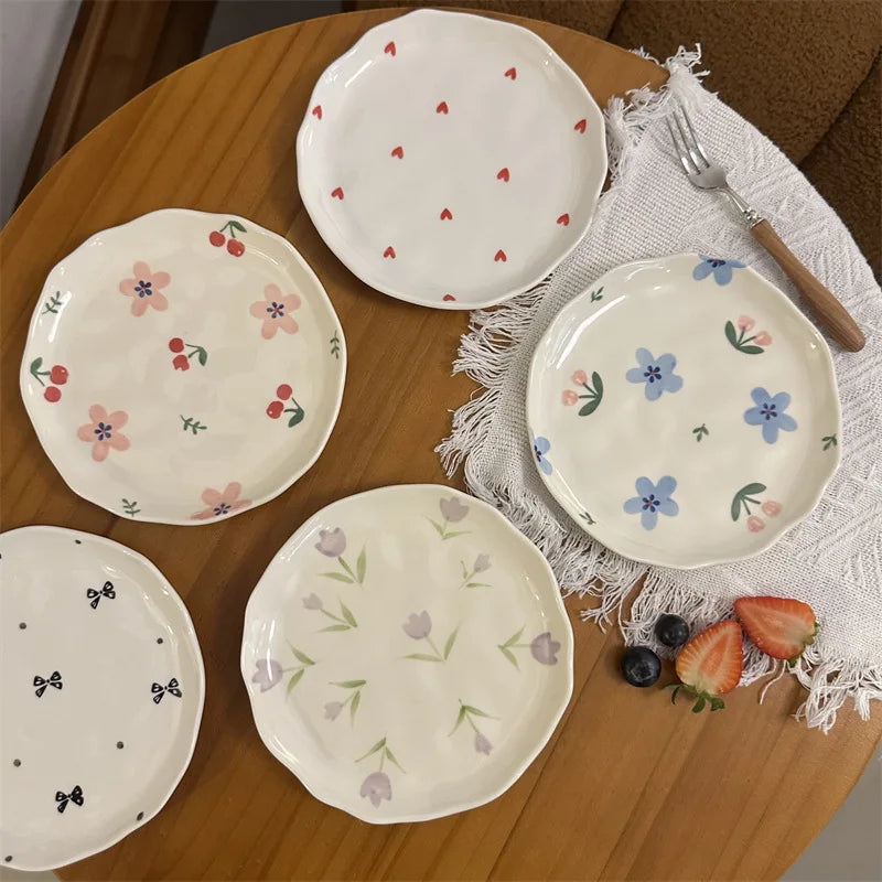 Kit com 5 Pratos de Cerâmica Orgânica – Pintados à Mão com Estampas Florais e Românticas
