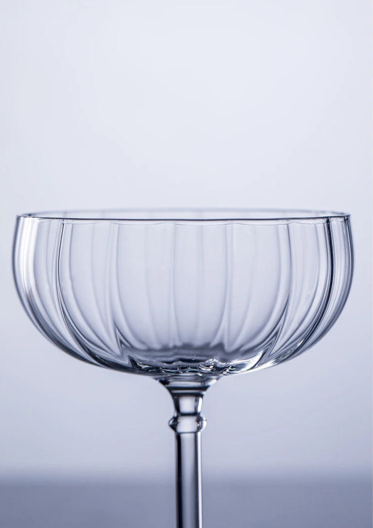 Taça Coupe em Vidro Estriado – Design Clássico para Coquetéis e Champagne