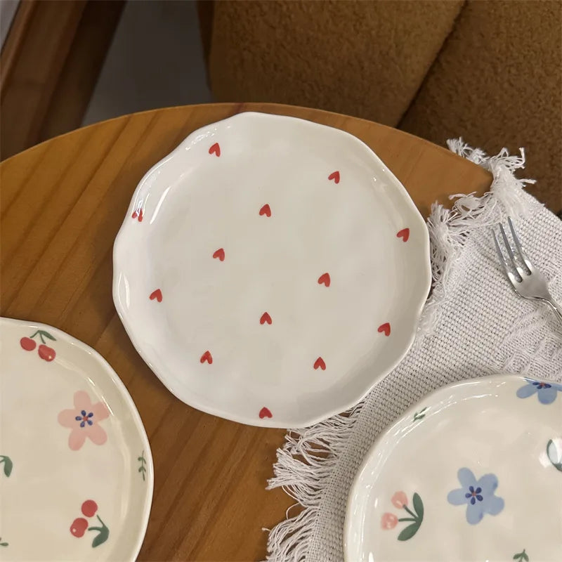 Kit com 5 Pratos de Cerâmica Orgânica – Pintados à Mão com Estampas Florais e Românticas