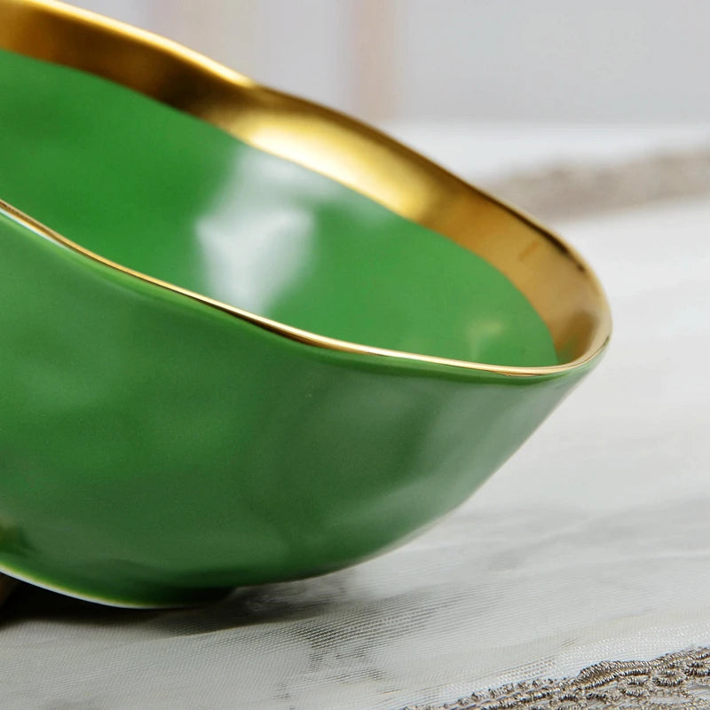 Tigela de Cerâmica Verde com Borda Dourada – 15cm, Acabamento Vitrificado e Design Elegante