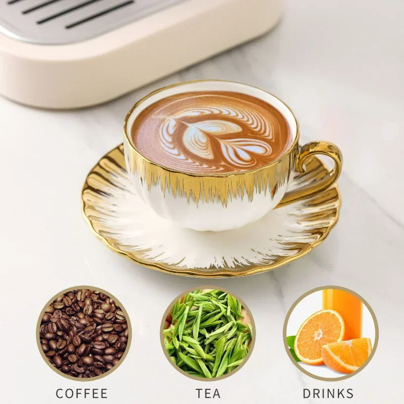 Conjunto Xícara, Pires e Colher com Detalhes Dourados – Cerâmica Fina para Café Espresso ou Chá (75ml)