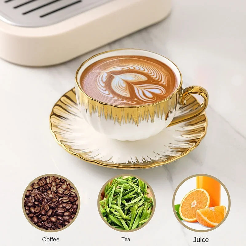 Conjunto Xícara, Pires e Colher com Detalhes Dourados – Cerâmica Fina para Café Espresso ou Chá (75ml)