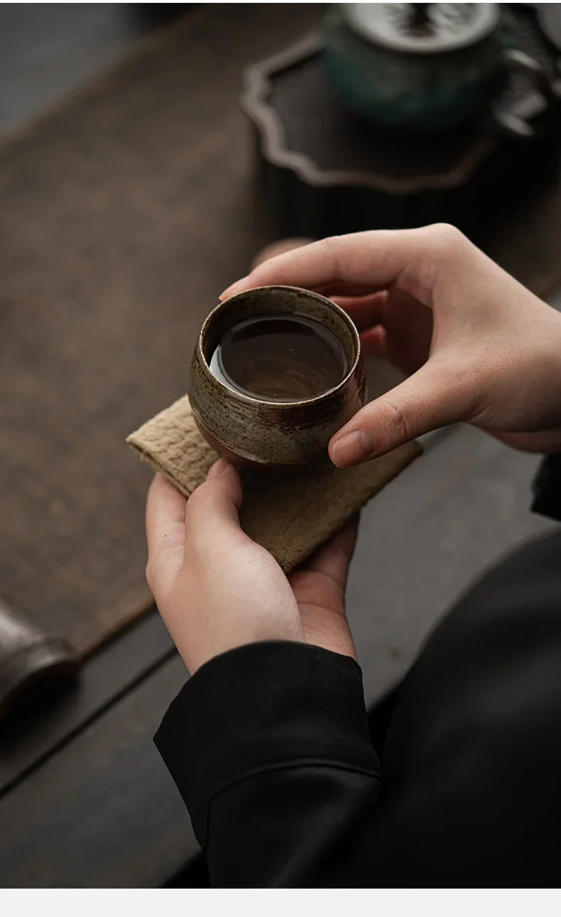 Xícara de Chá em Cerâmica Grés Estilo Japonês – Acabamento Artesanal e Formato Contemplativo