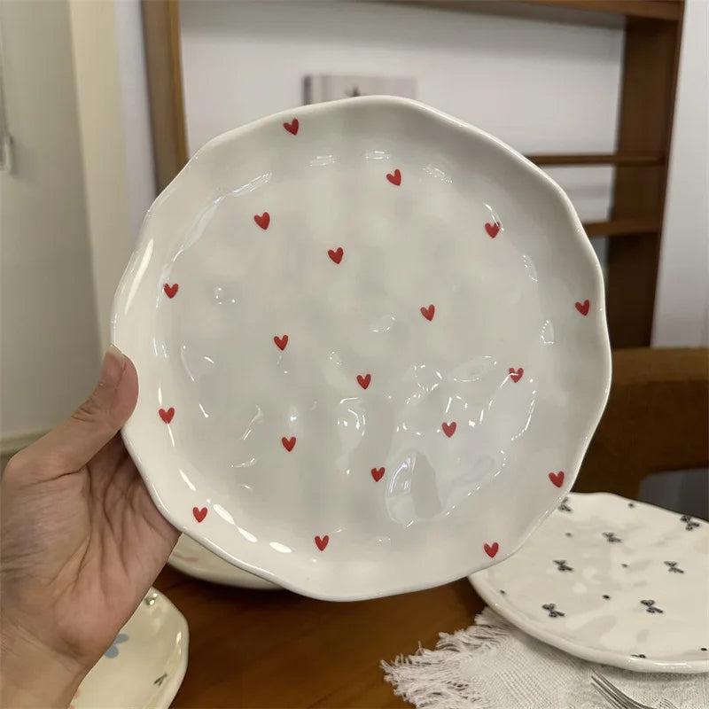 Kit com 5 Pratos de Cerâmica Orgânica – Pintados à Mão com Estampas Florais e Românticas