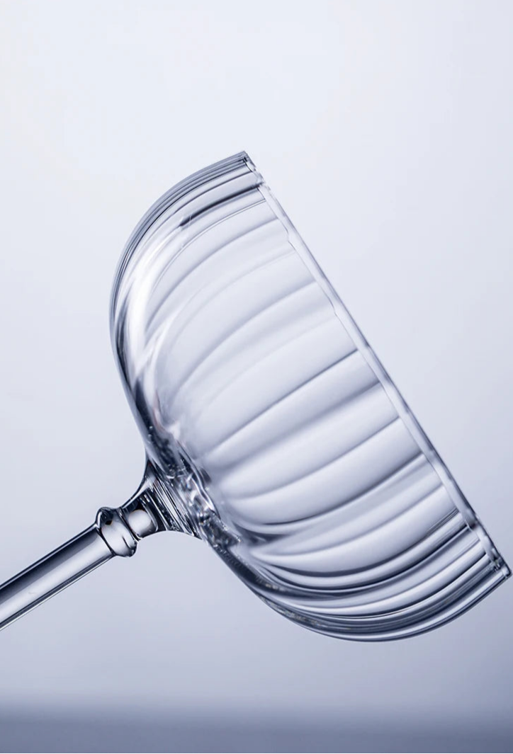 Taça Coupe em Vidro Estriado – Design Clássico para Coquetéis e Champagne