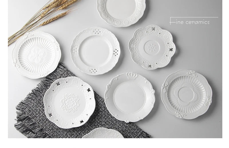 Pratos de Cerâmica com Textura Artesanal – Bordas Irregulares para Mesa Posta Natural e Elegante