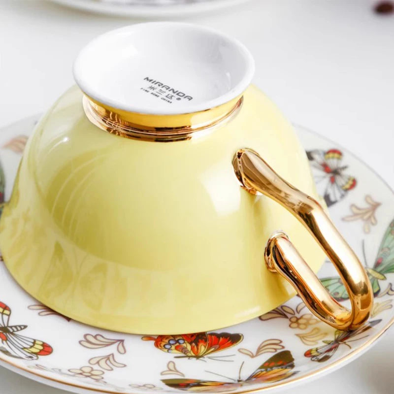 Xícara com Pires Jardineira em Porcelana Fina – Estampa de Borboletas Coloridas (220ml)
