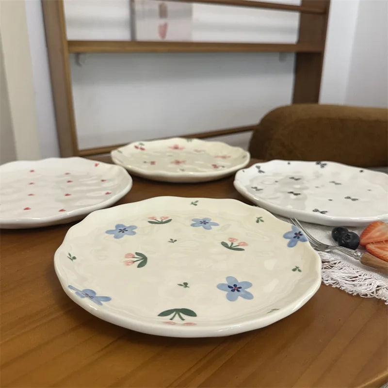 Kit com 5 Pratos de Cerâmica Orgânica – Pintados à Mão com Estampas Florais e Românticas