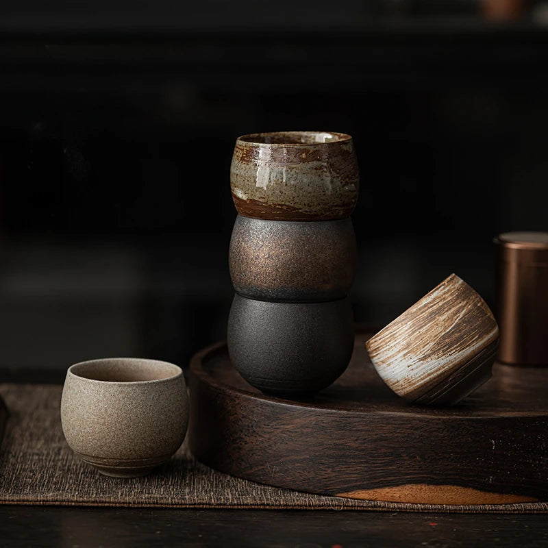 Xícara de Chá em Cerâmica Grés Estilo Japonês – Acabamento Artesanal e Formato Contemplativo
