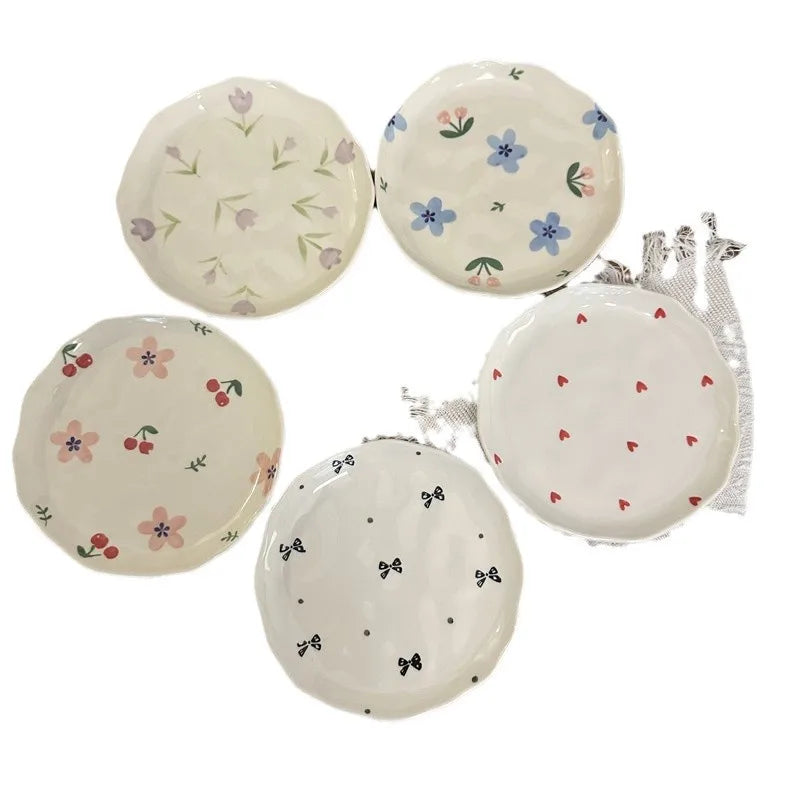 Kit com 5 Pratos de Cerâmica Orgânica – Pintados à Mão com Estampas Florais e Românticas