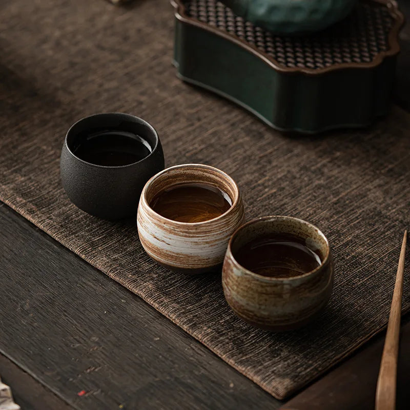 Xícara de Chá em Cerâmica Grés Estilo Japonês – Acabamento Artesanal e Formato Contemplativo