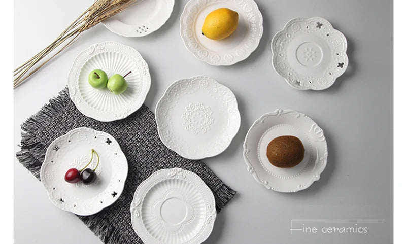 Pratos de Cerâmica com Textura Artesanal – Bordas Irregulares para Mesa Posta Natural e Elegante
