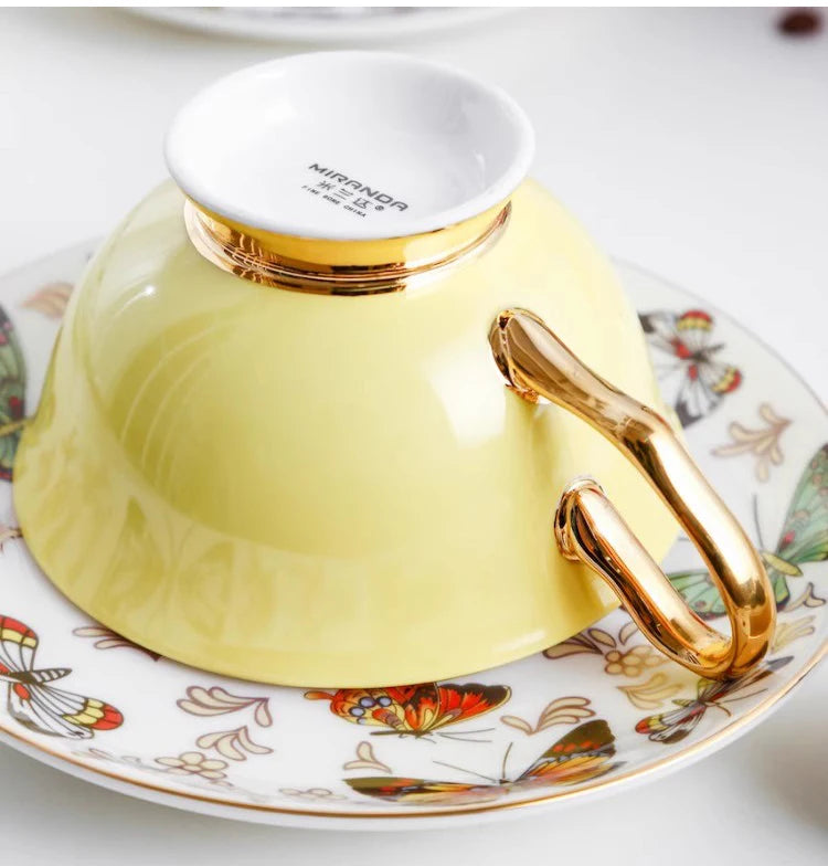 Xícara com Pires Jardineira em Porcelana Fina – Estampa de Borboletas Coloridas (220ml)