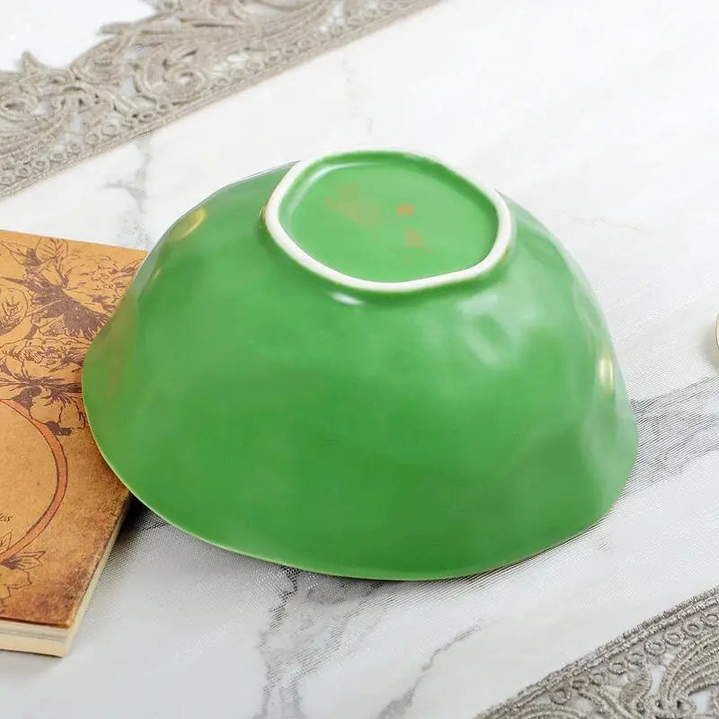 Tigela de Cerâmica Verde com Borda Dourada – 15cm, Acabamento Vitrificado e Design Elegante