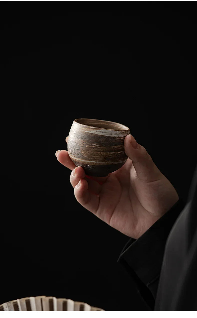 Xícara de Chá em Cerâmica Grés Estilo Japonês – Acabamento Artesanal e Formato Contemplativo