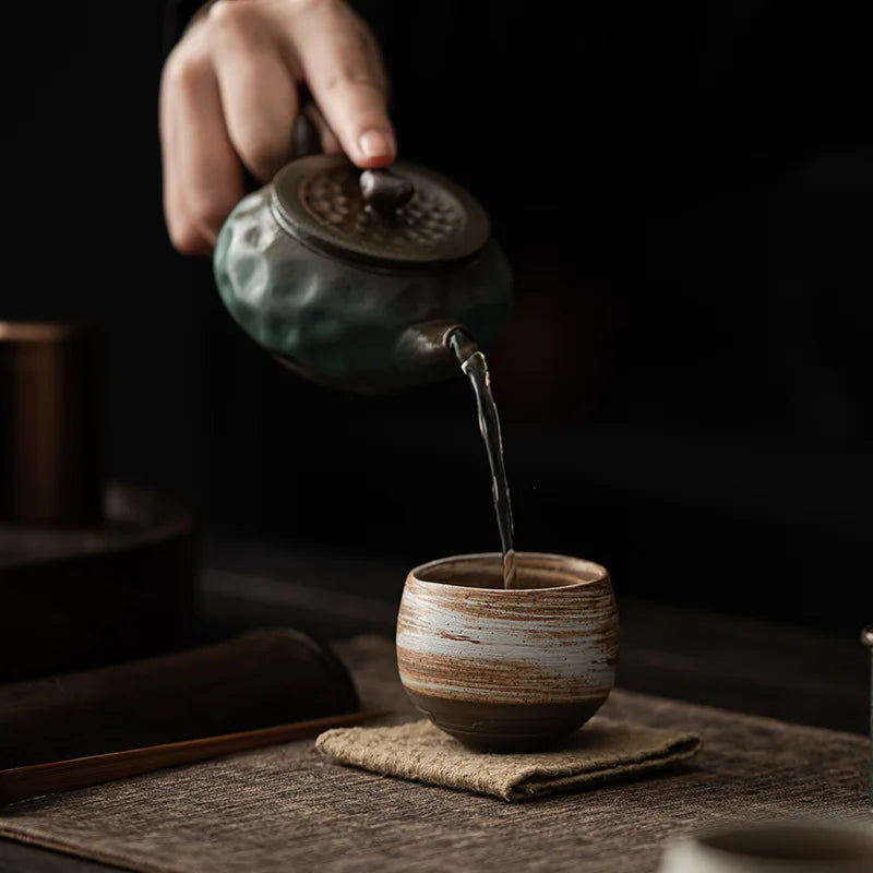 Xícara de Chá em Cerâmica Grés Estilo Japonês – Acabamento Artesanal e Formato Contemplativo