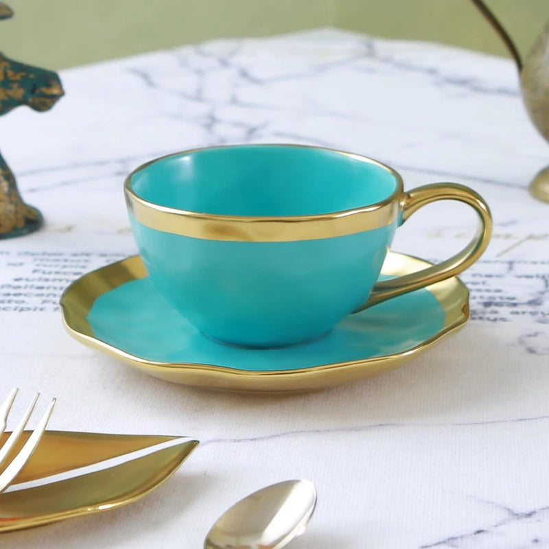 Conjunto Xícara de Chá Dubai em Porcelana Vitrificada com Alça e Borda Dourada – 50ml