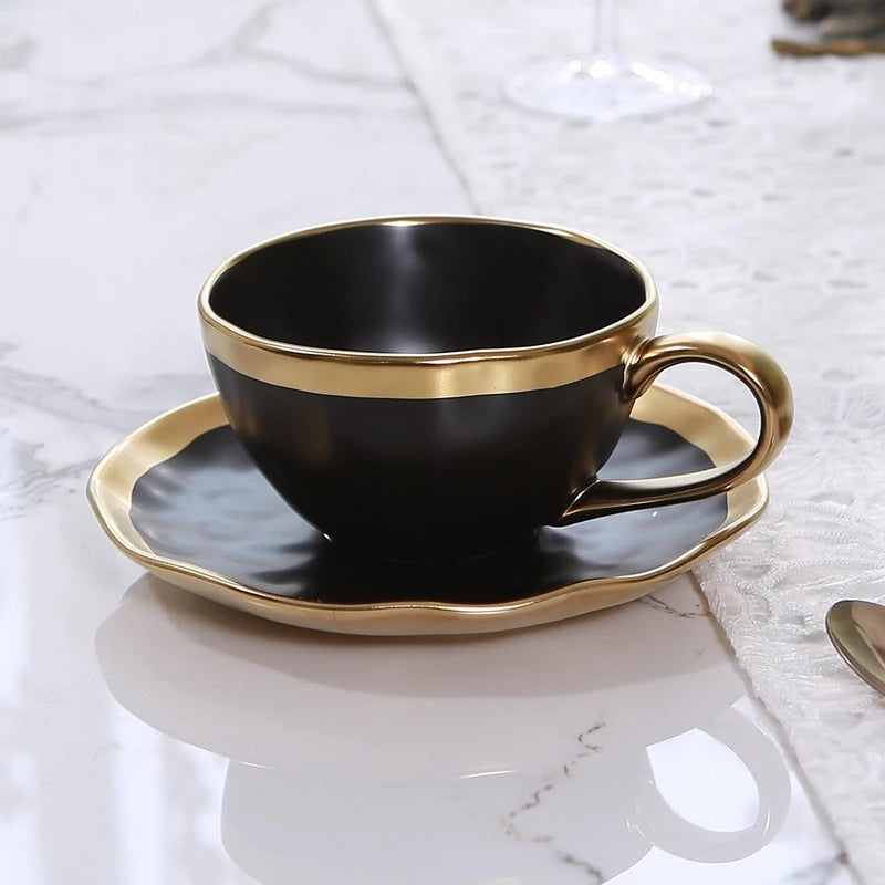 Conjunto Xícara de Chá Dubai em Porcelana Vitrificada com Alça e Borda Dourada – 50ml