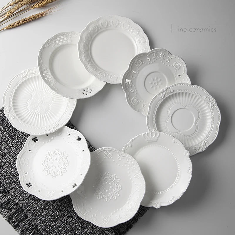 Pratos de Cerâmica com Textura Artesanal – Bordas Irregulares para Mesa Posta Natural e Elegante