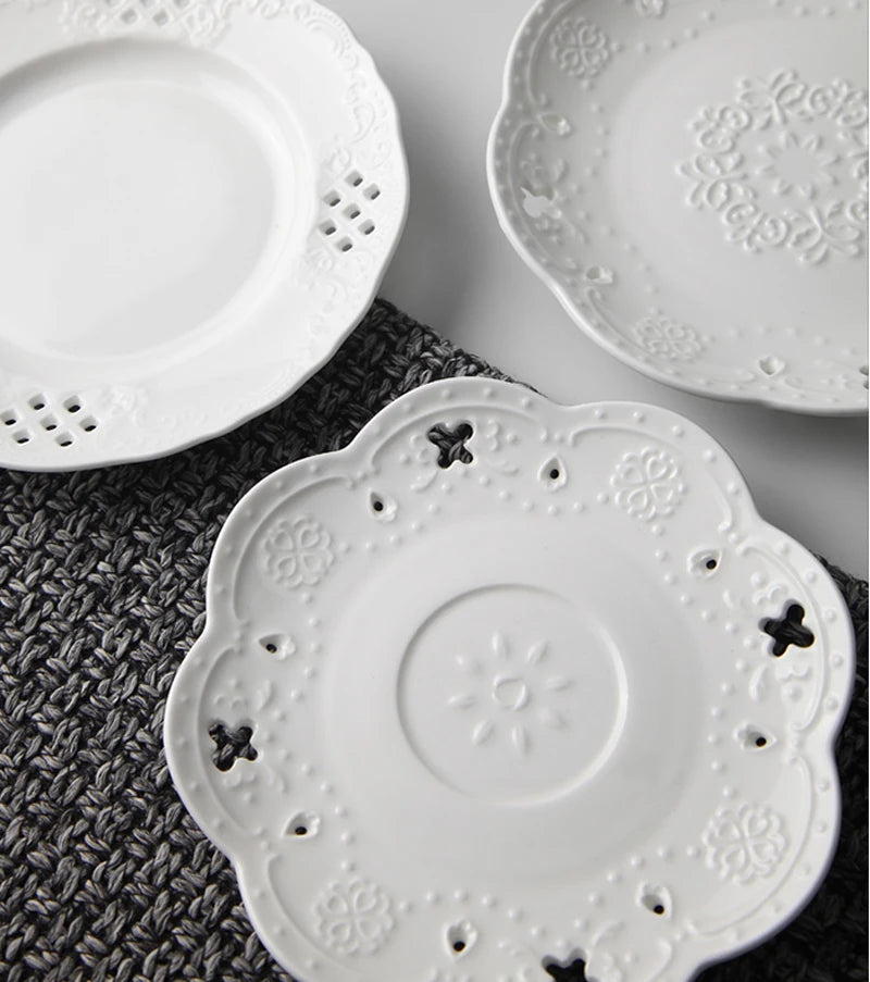 Pratos de Cerâmica com Textura Artesanal – Bordas Irregulares para Mesa Posta Natural e Elegante