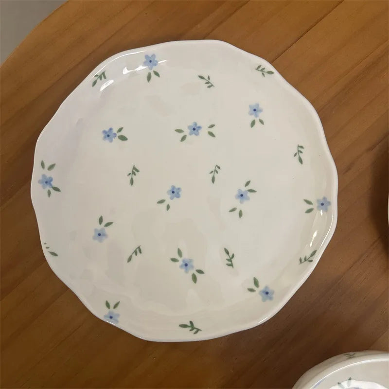 Kit com 5 Pratos de Cerâmica Orgânica – Pintados à Mão com Estampas Florais e Românticas