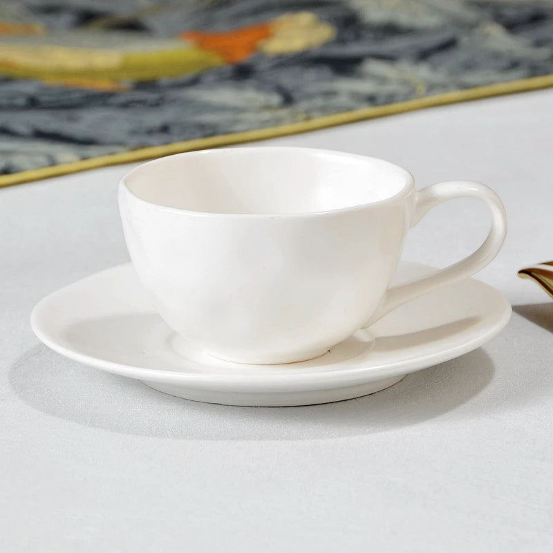 Conjunto Xícara de Chá Dubai em Porcelana Vitrificada com Alça e Borda Dourada – 50ml