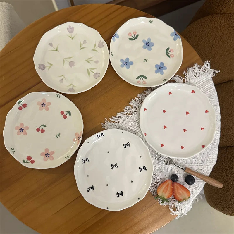 Kit com 5 Pratos de Cerâmica Orgânica – Pintados à Mão com Estampas Florais e Românticas