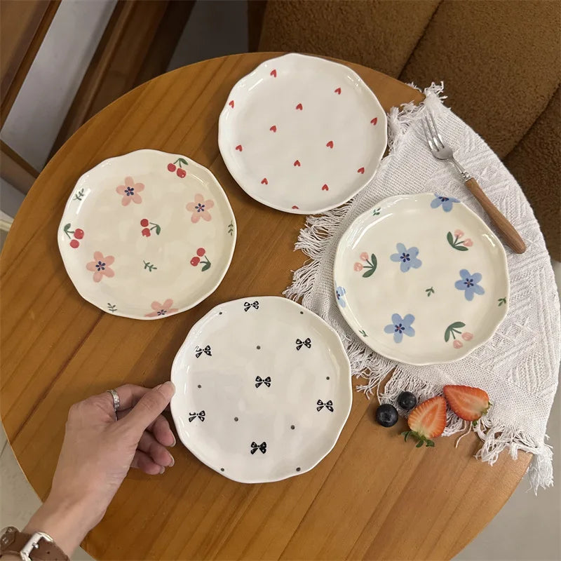 Kit com 5 Pratos de Cerâmica Orgânica – Pintados à Mão com Estampas Florais e Românticas