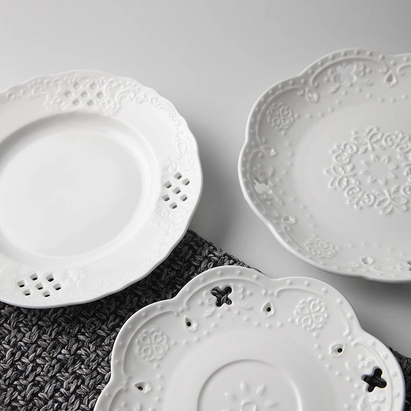 Pratos de Cerâmica com Textura Artesanal – Bordas Irregulares para Mesa Posta Natural e Elegante