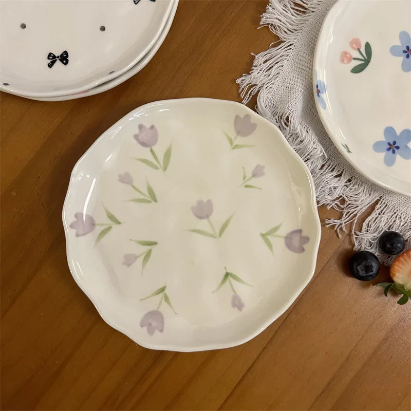 Kit com 5 Pratos de Cerâmica Orgânica – Pintados à Mão com Estampas Florais e Românticas