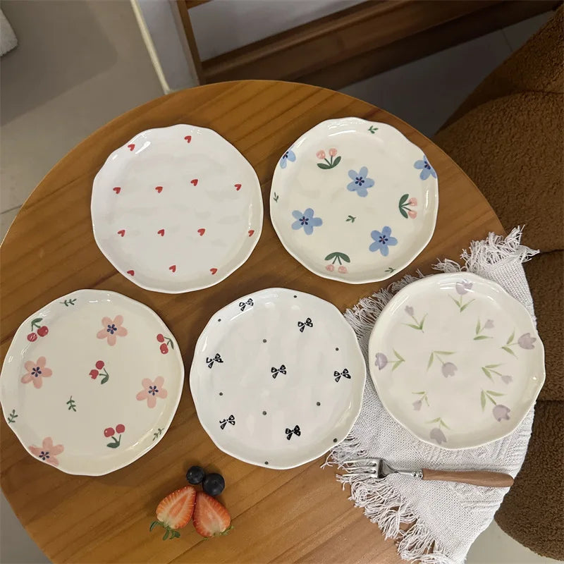 Kit com 5 Pratos de Cerâmica Orgânica – Pintados à Mão com Estampas Florais e Românticas