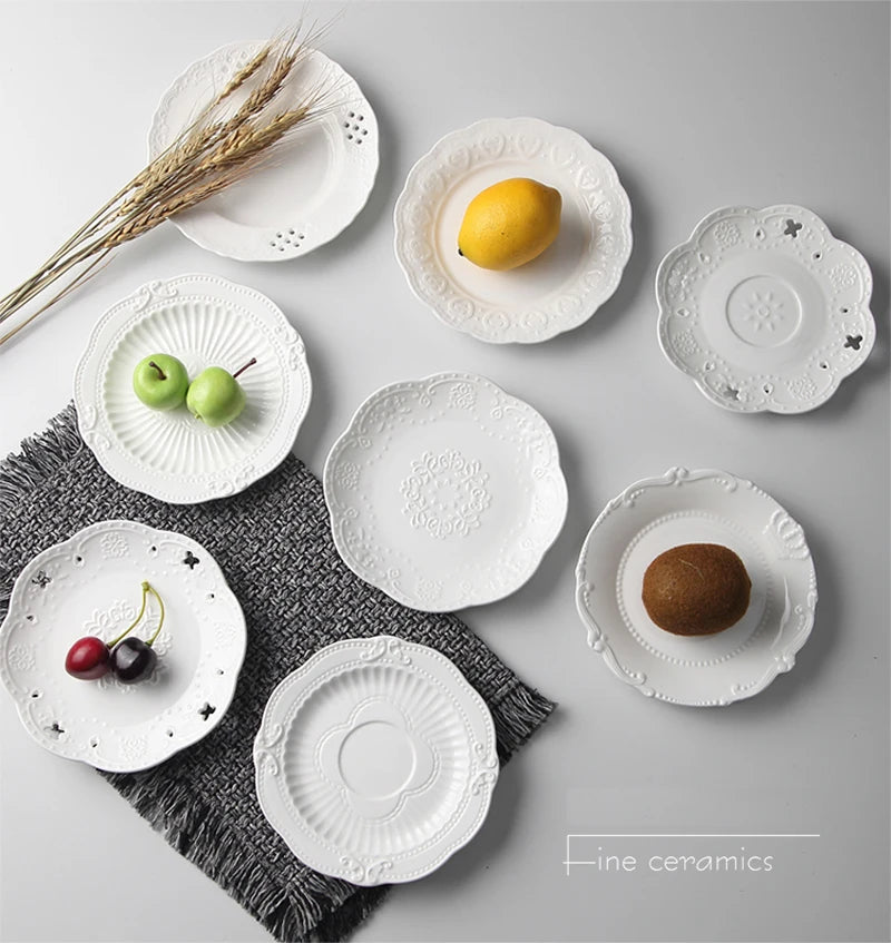 Pratos de Cerâmica com Textura Artesanal – Bordas Irregulares para Mesa Posta Natural e Elegante