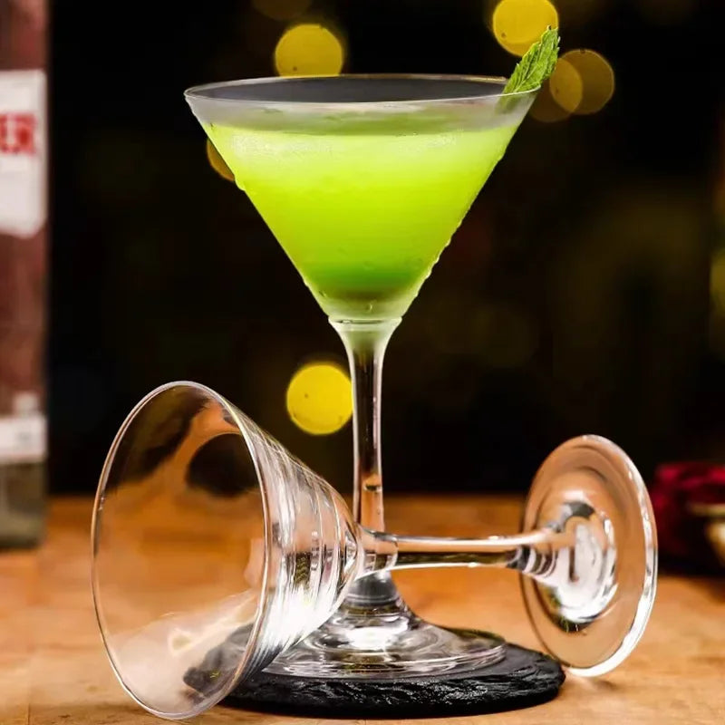 Taça de Martini em Vidro – Design Clássico Triangular para Coquetéis e Bar em Casa
