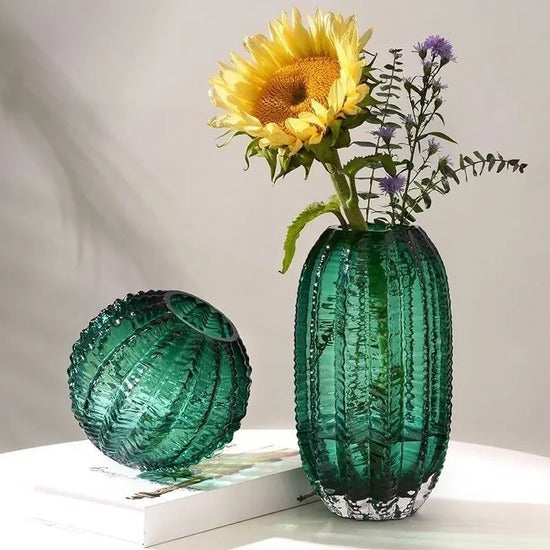 Vaso de Vidro Verde com Design Orgânico – Estilo Cacto para Composição Natural e Contemporânea